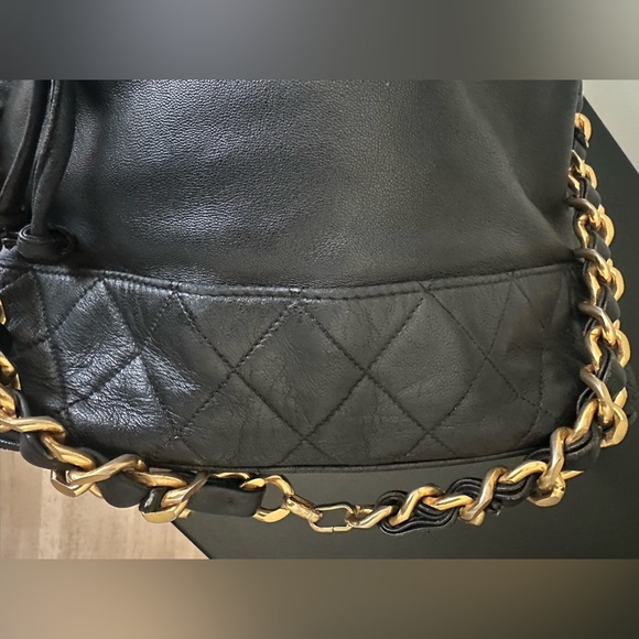 Chanel lambskin quilted drawstring bucket bag - Picture 6 of 10